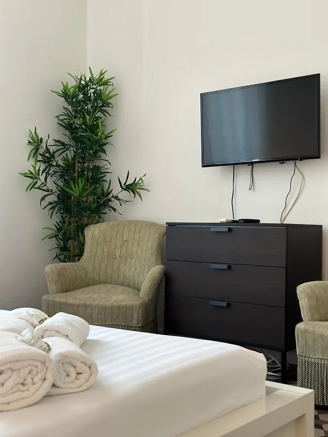 Xenia Apartments - Bright And Elegant Apartment Milan Italy