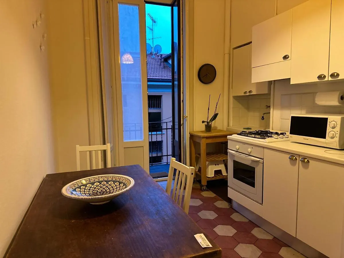 Xenia Apartments - Bright And Elegant Apartment Milan Italy