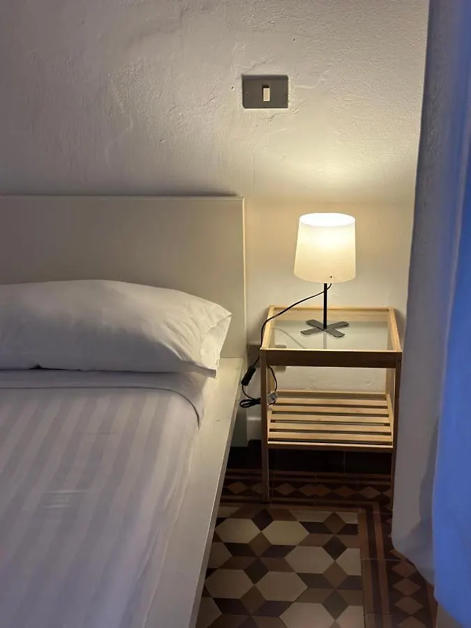 Xenia Apartments - Bright And Elegant Apartment Milan Italy